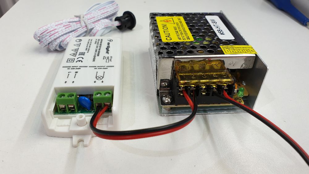 фото, схема подключения бесконтактного датчика к блоку питания светодиодного освещения.